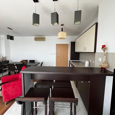 Modern Beachfront Apartment With Pool 拉夫达 外观 照片