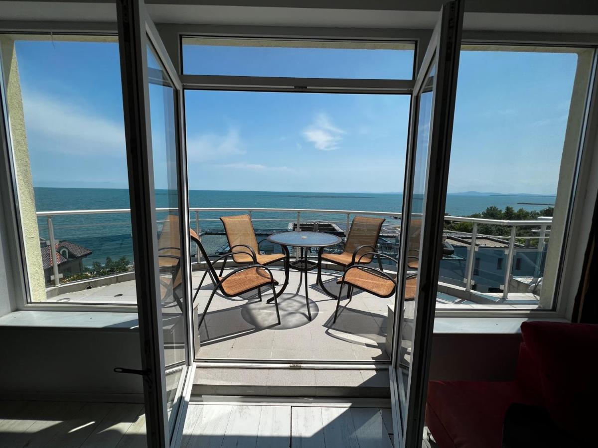Modern Beachfront Apartment With Pool 拉夫达 外观 照片