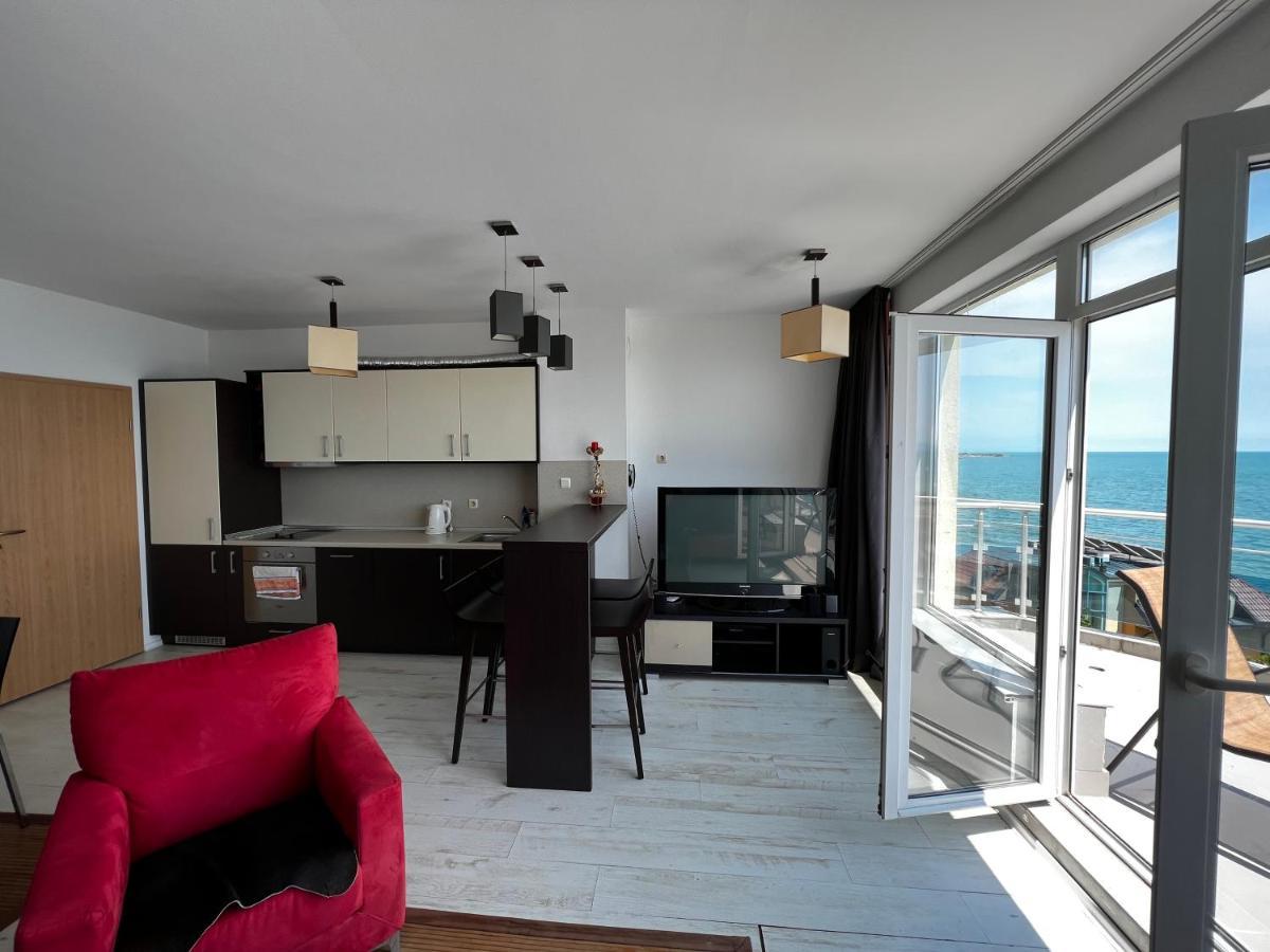 Modern Beachfront Apartment With Pool 拉夫达 外观 照片