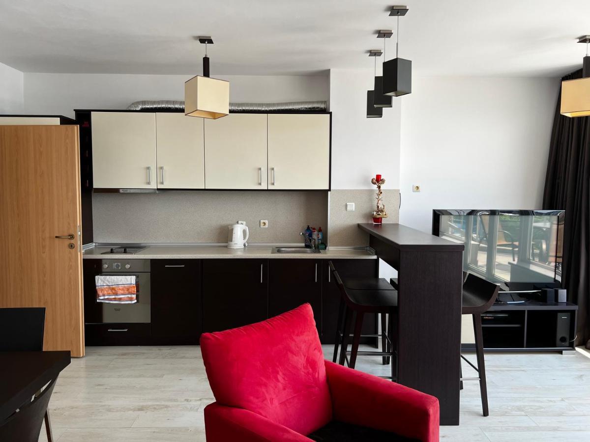 Modern Beachfront Apartment With Pool 拉夫达 外观 照片